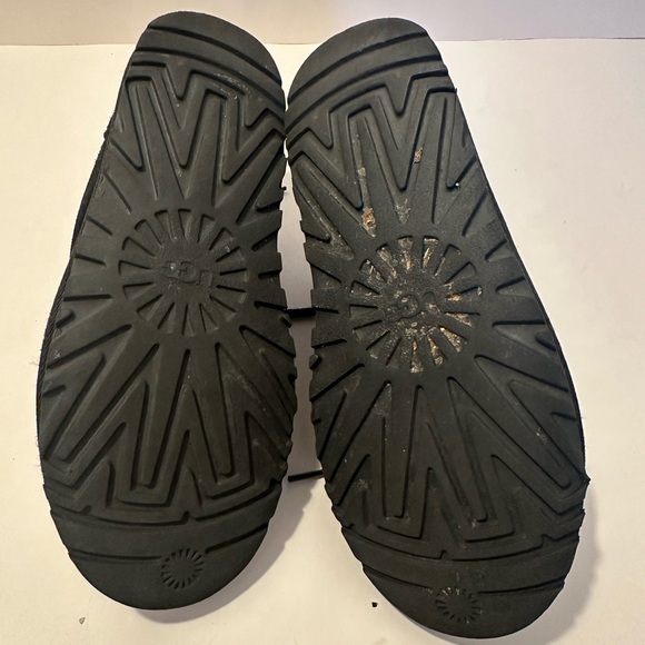 UGG Neumel Black Ankle Chukka Shearling Lined Boots Size 9 - Picture 6 of 7